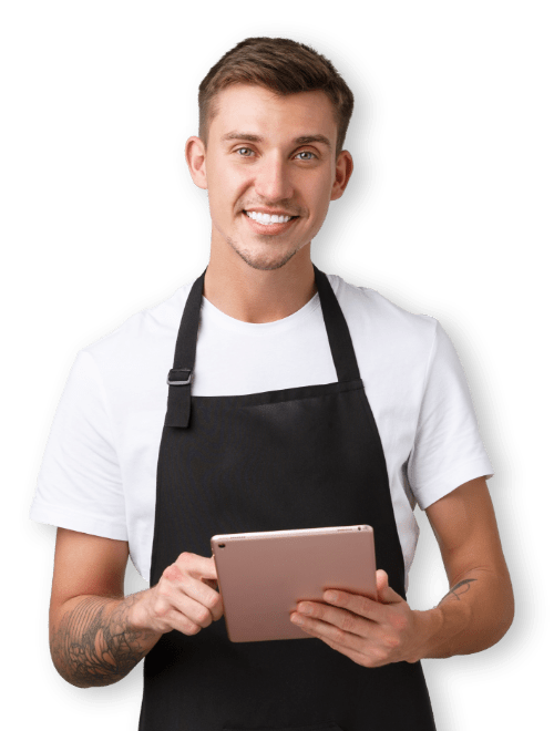 Uomo sorridente con tablet in mano