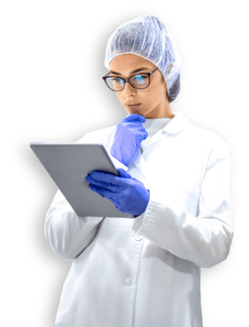 Uomo che guarda il tablet