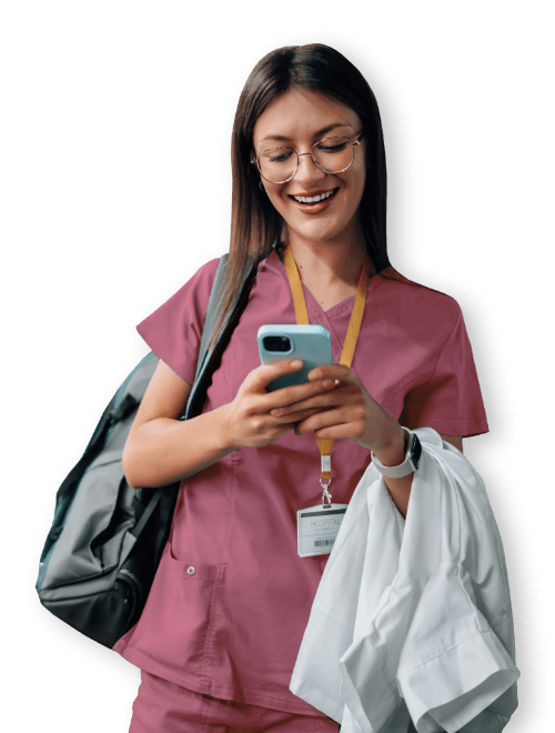 Dottoressa con il telefono in mano