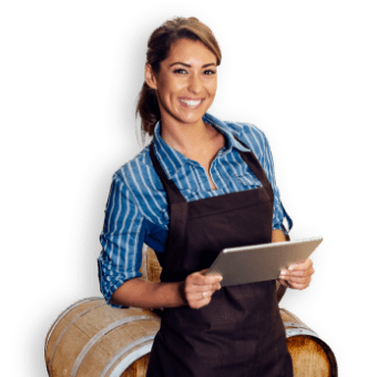 Donna sorridente con tablet in mano