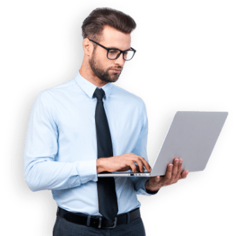 Uomo con laptop in mano