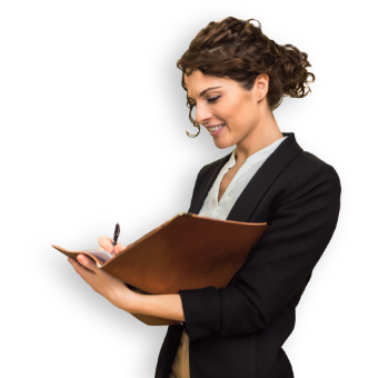 Donna sorridente usa il servizio di consultazione delle visure catastali degli immobili