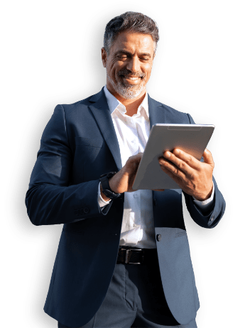Uomo sorridente con tablet