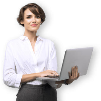 Donna sorridente con in mano un laptop