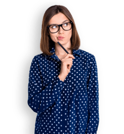 Ragazza sorridente con la mano alzata