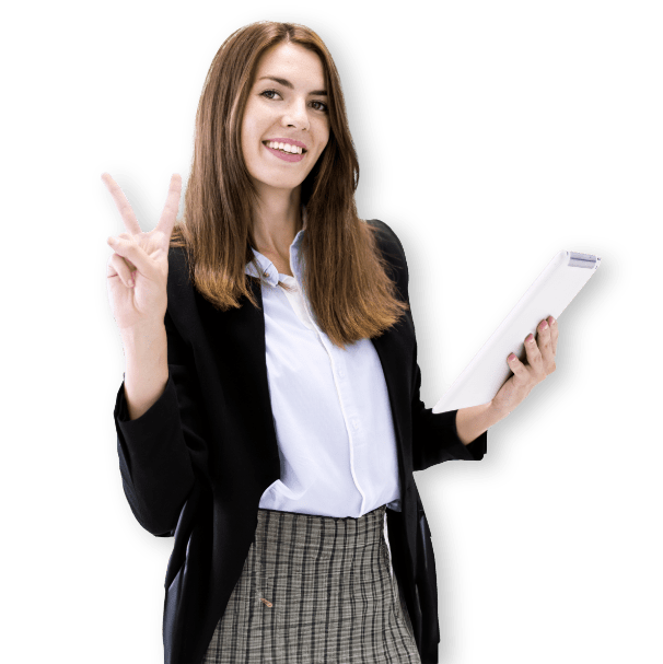 Donna sorridente con in mano il tablet