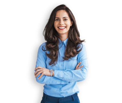 Uomo sorridente con in mano un tablet