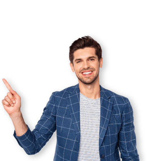 Uomo sorridente che indica a sinistra