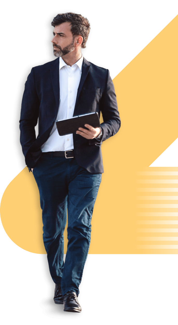 Uomo con tablet usa software per finanza aziendale