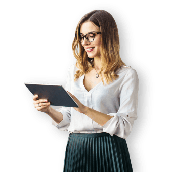 Donna con tablet offre consulenza in materia di privacy e GDPR