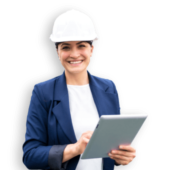 Donna che indossa un casco da lavoro e ha in mano un tablet