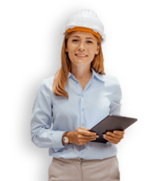 donna ingegnere con tablet durante osservazione dei comportamenti in azienda