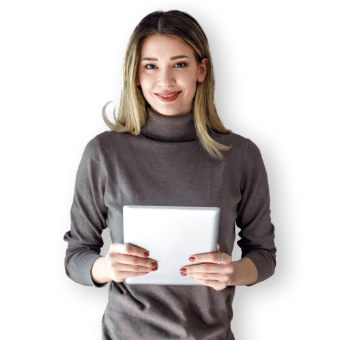 Donna con tablet usa software revisione legale