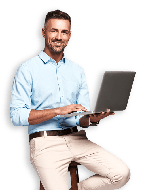 Uomo con laptop usa il software per business plan