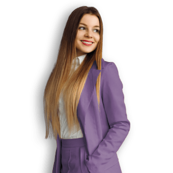 Donna sorridente usa i programmi per commercialisti