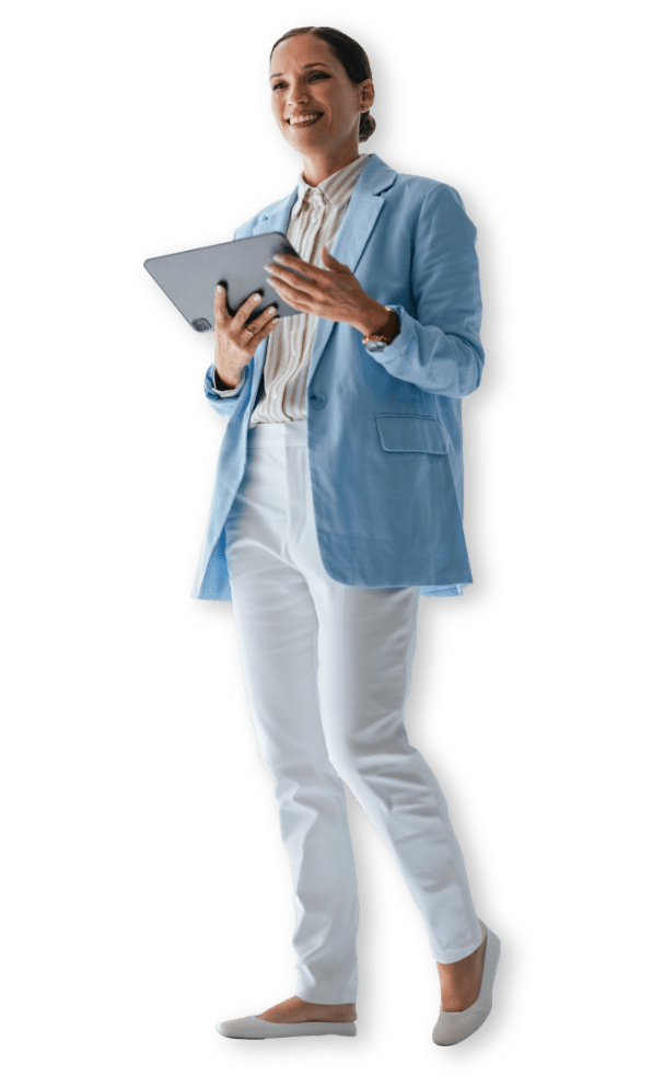 Donna con tablet usa il software gestionale commercialista