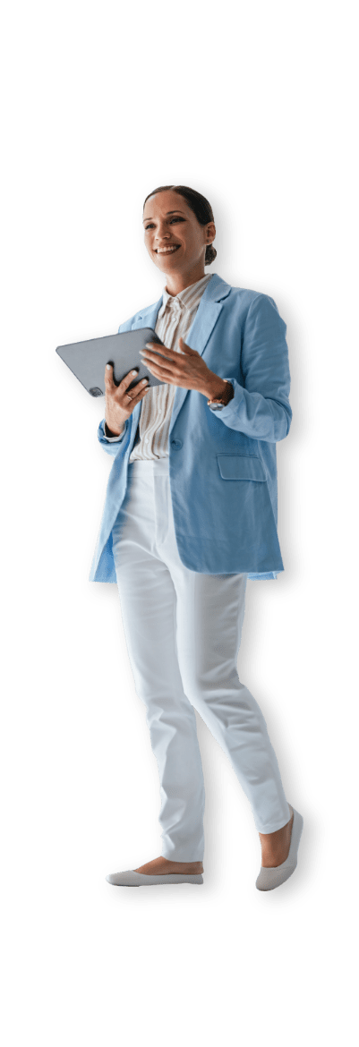Donna con tablet usa il gestionale studio commercialista