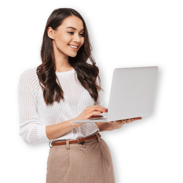 Donna con laptop usa le funzionalità del programma per curatori fallimentari
