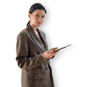 Donna con tablet usa software per atti CTU