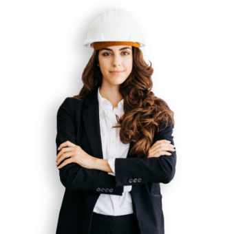 Donna con casco protettivo usa i software per la sicurezza sul lavoro