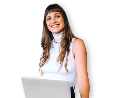 donna sorridente con pc