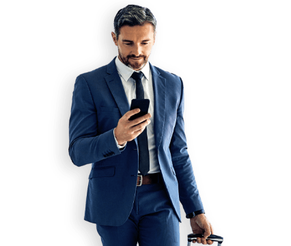 Uomo con valigia e smartphone ZTravel Smart