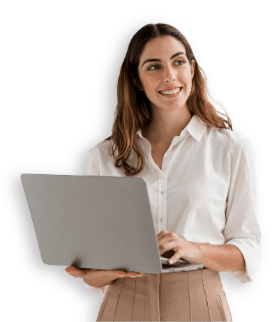Donna sorridente con laptop che rappresenta un promotore Zucchetti